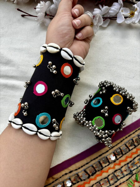 Aasmaa Rabari Handcuff