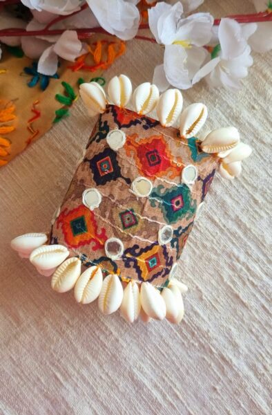 Beige Shell Handcuff