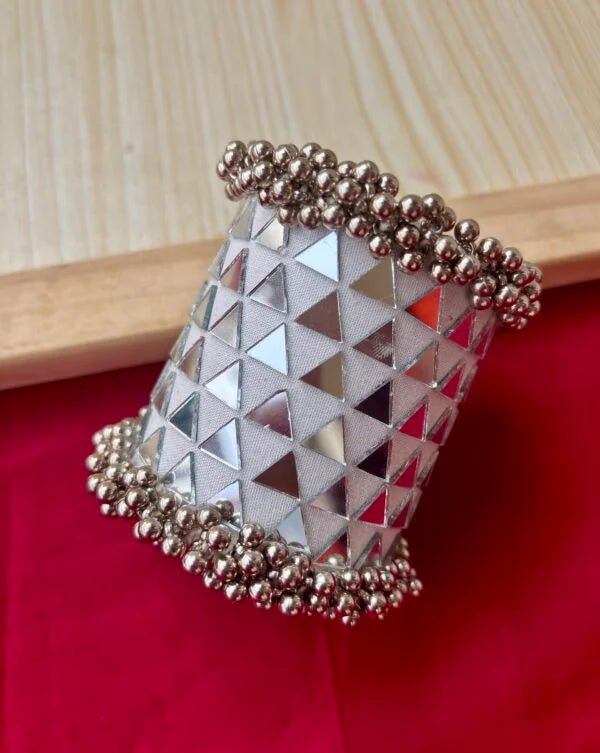 Trikon Handcuff