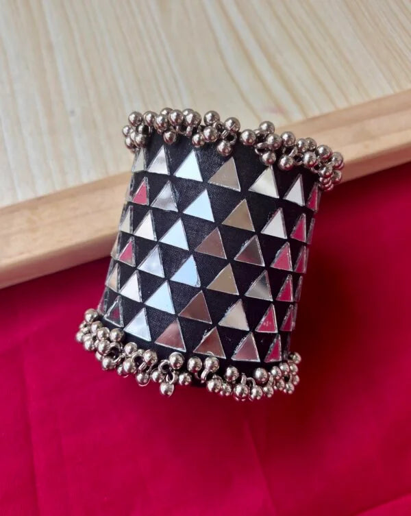 Trikon Handcuff