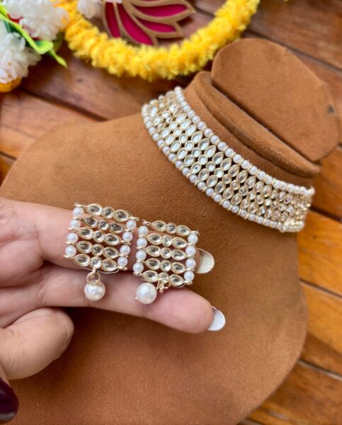 Sleek Kundan Choker Set