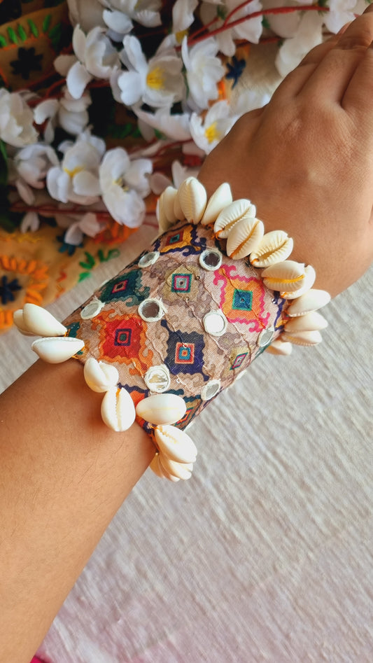 Beige Shell Handcuff
