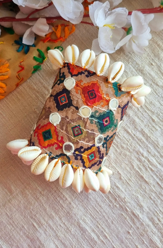 Beige Shell Handcuff