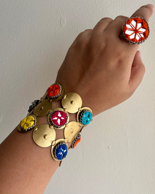 Sundari handcuff