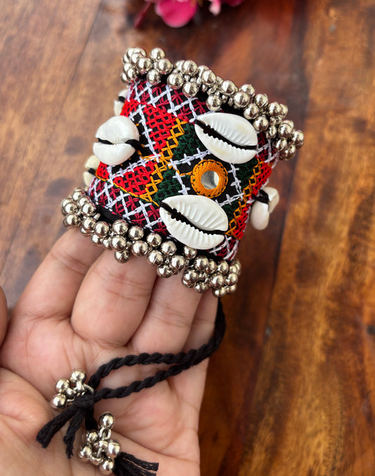 Rabari Handcuff