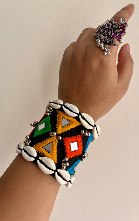 Rangeeli shell Handcuff