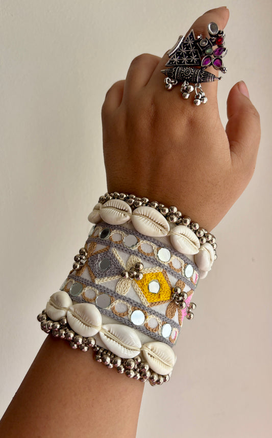 Swan Handcuff