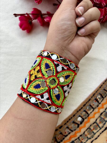 Anika Rabari Handcuff