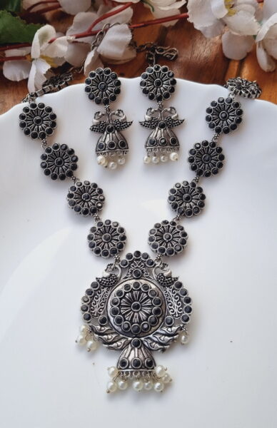 Black bondi Necklace