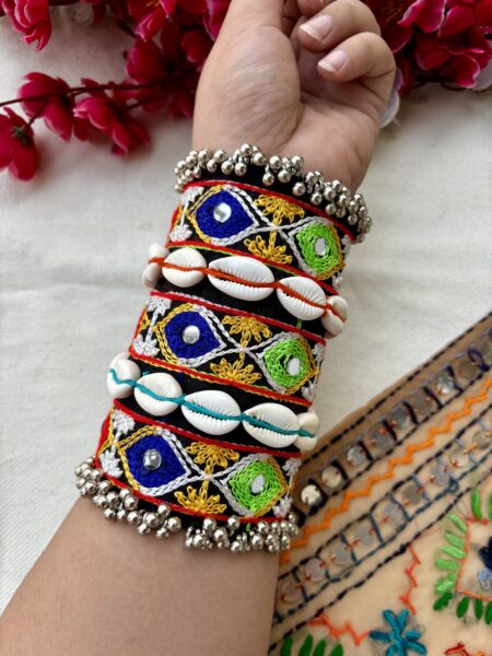 Dua Rabari Handcuff
