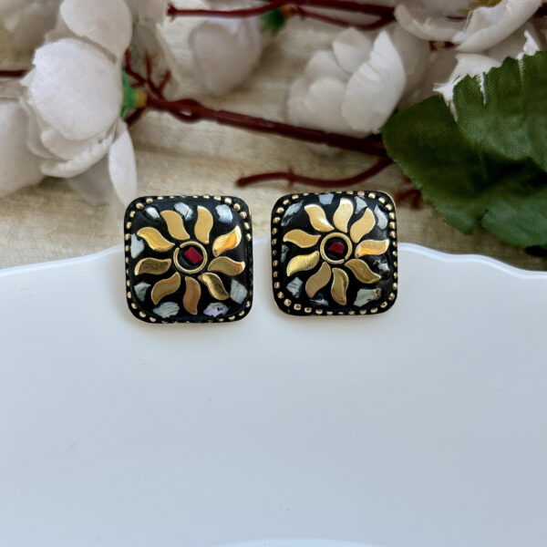 Fiza Lac Studs