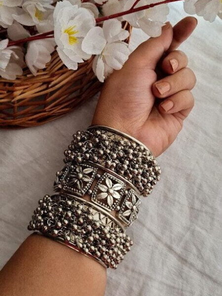 Floral Ghungroo Kada