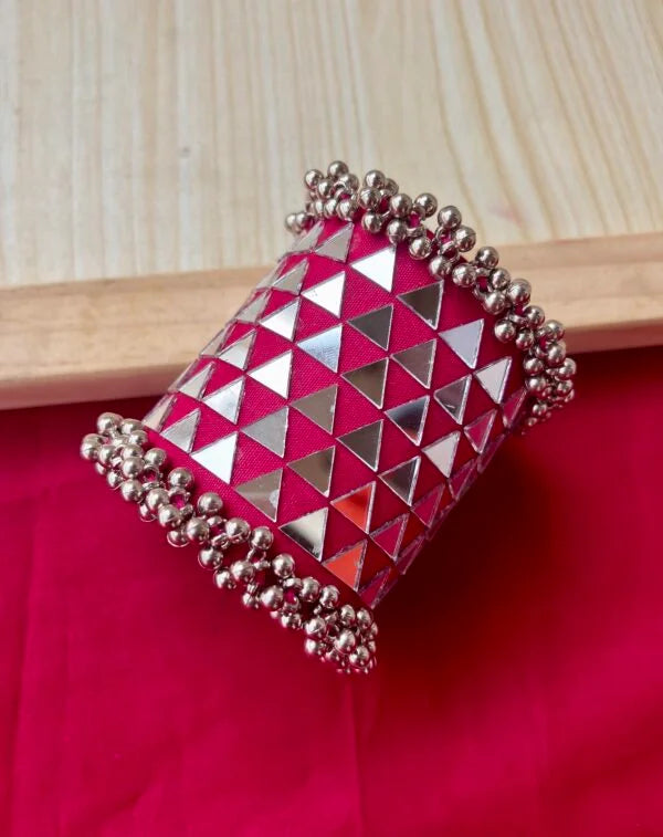 Trikon Handcuff