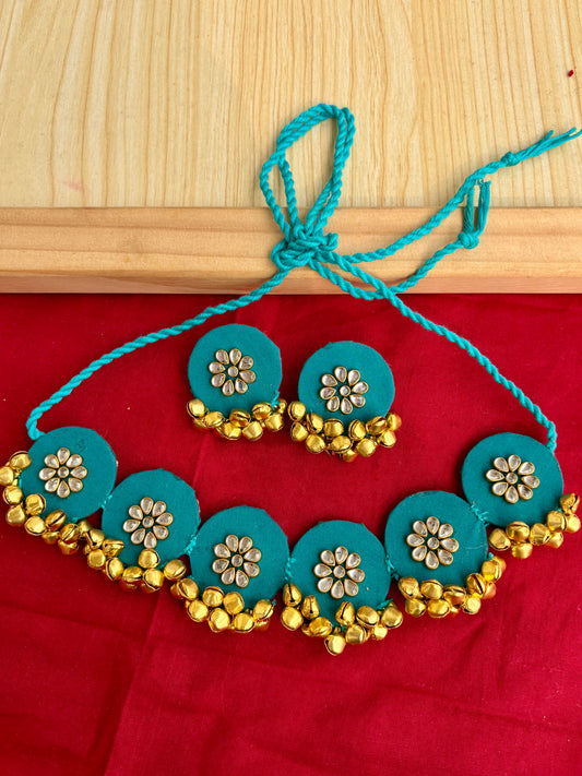 Sunehri Choker Set