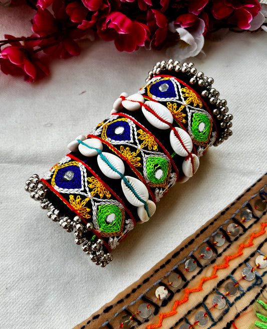 Dua Rabari Handcuff