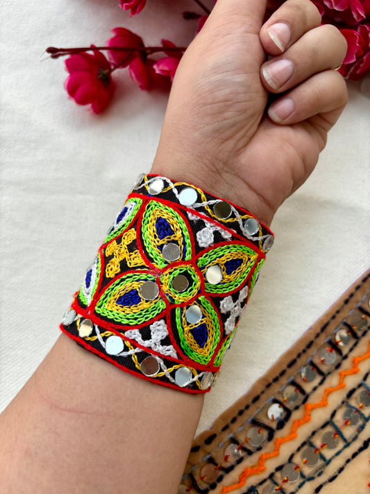 Anika Rabari Handcuff