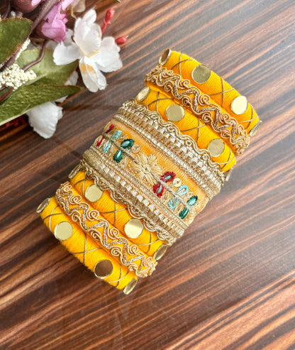 Akarshit Bangles Set