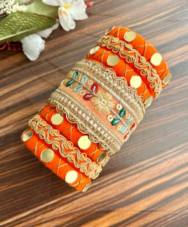 Akarshit Bangles Set