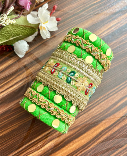 Akarshit Bangles Set