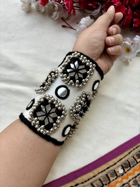 Masakali Rabari Handcuff