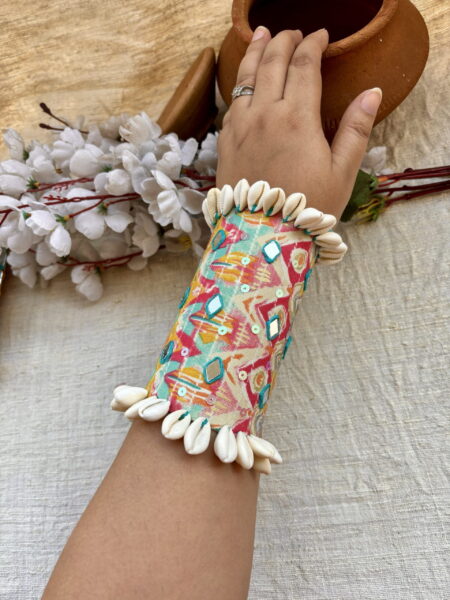 Neelja Handcuff