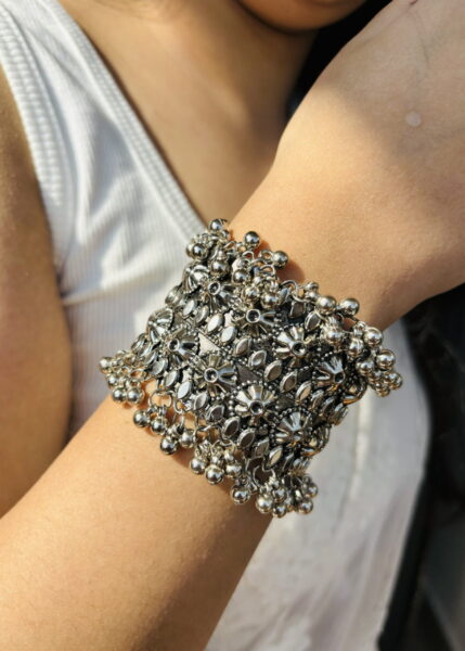 Yati Handcuff